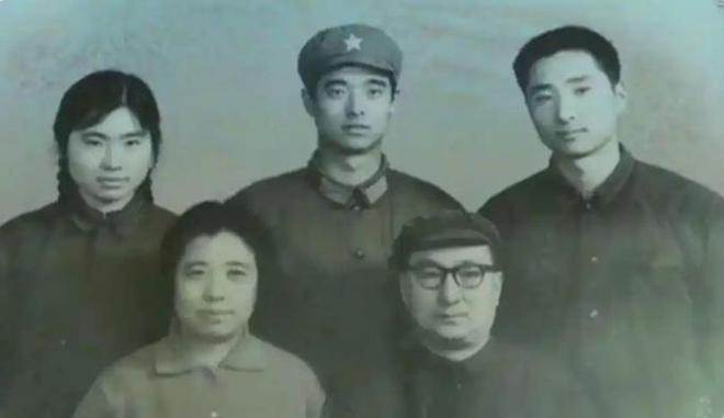 好资本71岁的陈佩斯终于扬眉吐气!新葡京娱乐和央视硬刚宁可退圈也不讨(图16) 好资本71岁的陈佩斯终于扬眉吐气!新葡京娱乐和央视硬刚宁可退圈也不讨(图16)