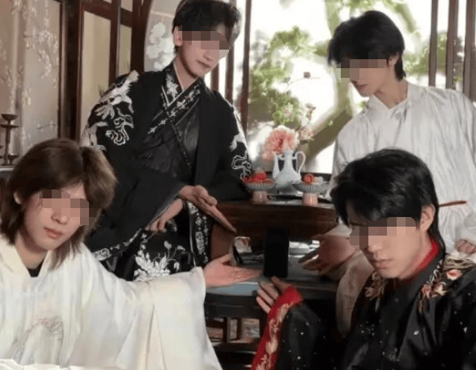 时“恋爱”的年轻人们澳门新葡京花钱谈8小(图2)